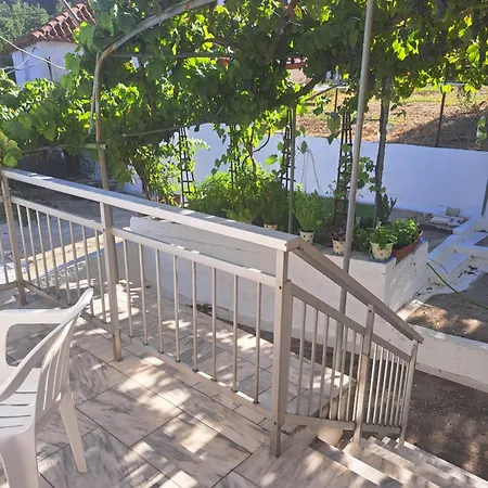 Tom's Place Lägenhet Mesokhórion